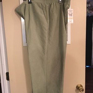 NWT Alfred Dunner Cedar Creek Sage Pants Size 24